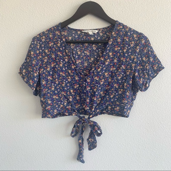 ❤️American Eagle Floral Button down front tie Crop Top Blue Short Sleeve - Picture 2 of 4